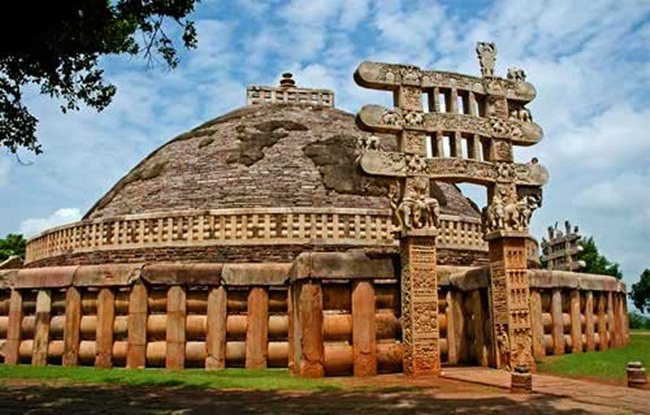 10 Most Famous Historical Monuments of India