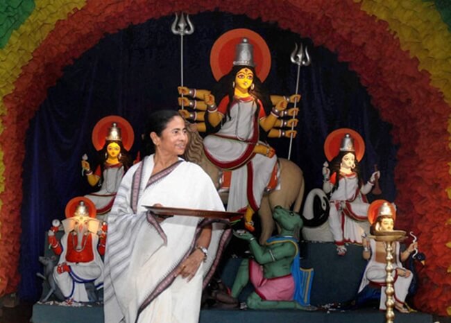 Bengal CM Mamata Banerjee Turns Lyricist and Pens Durga Puja Theme Song This Year