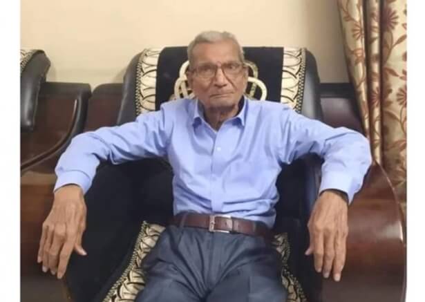 India’s COVID Heroes: This 85-year-old Left his Hospital Bed for a Younger Man Gasping for Breath