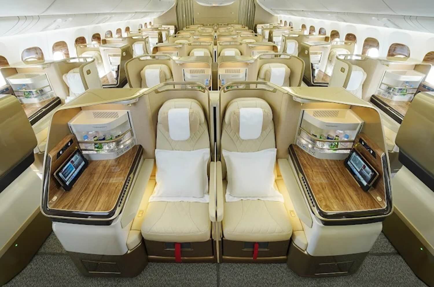 Emirates Boeing 777 business class seats, no middle seats in Emirates B777 business class cabins, Emirates new B777 business class seat features